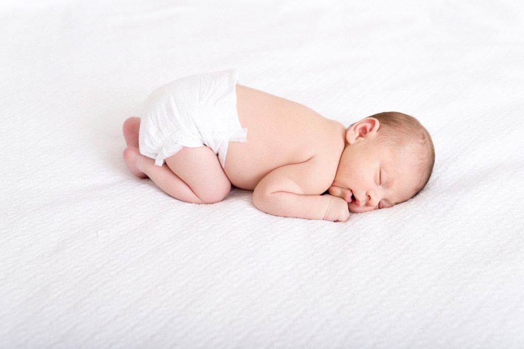 Quelle est la meilleure position pour dormir pour un bébé 1